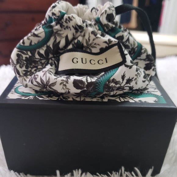 Gucci "LOVED" Earrings - Picture 6 of 7